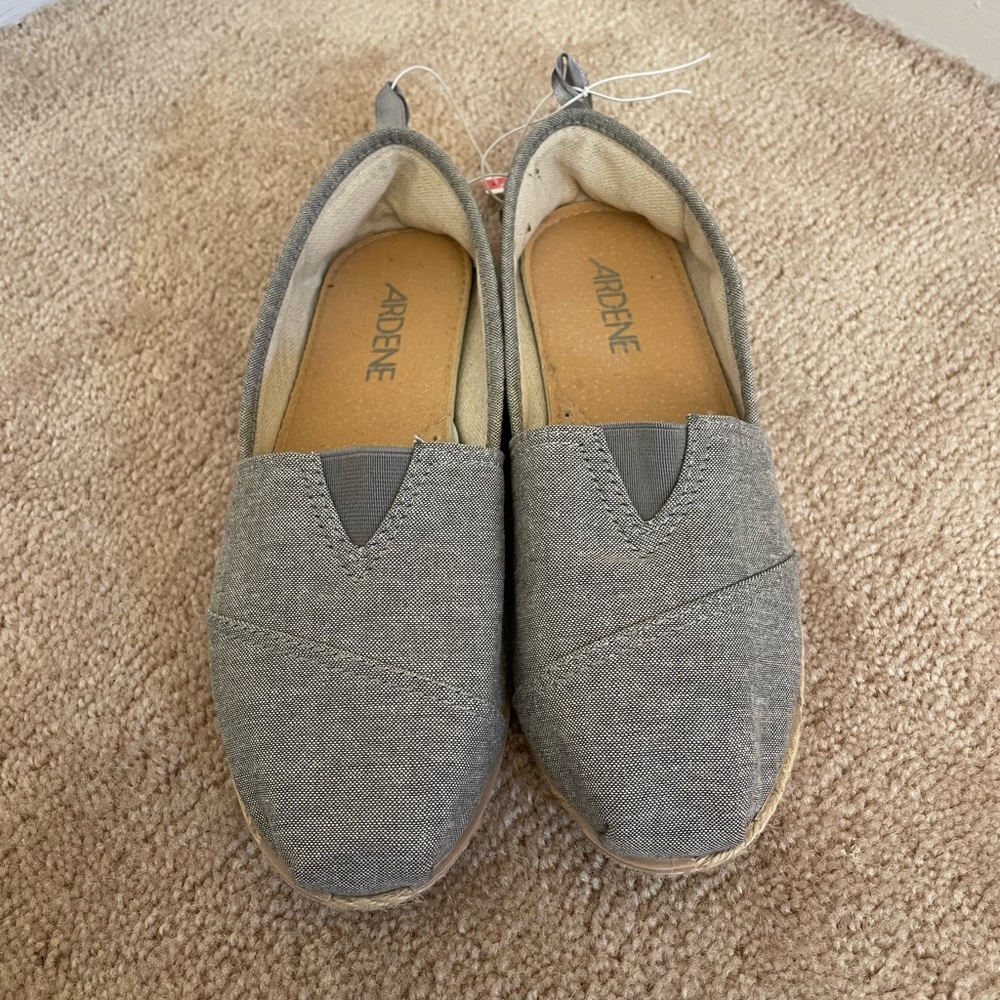 Ardene Slip-Ons Women’s Size 6